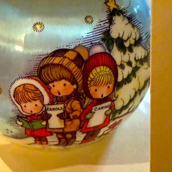 Vintage Hallmark Unbreakable Ball Ornament - Picture 1 of 7